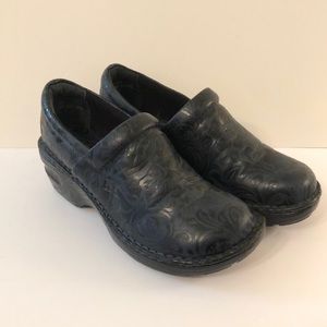 Bolo by Born Navy Blue Embossed Comfort Shoes 8 M